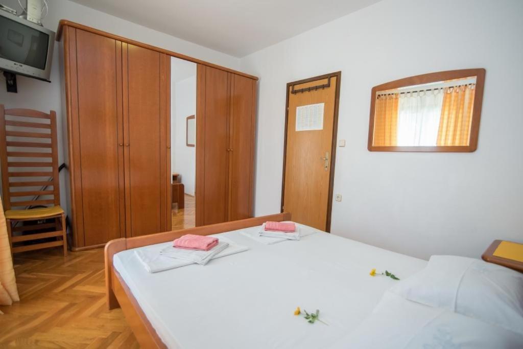 Apartments Natasa Супетар Екстер'єр фото